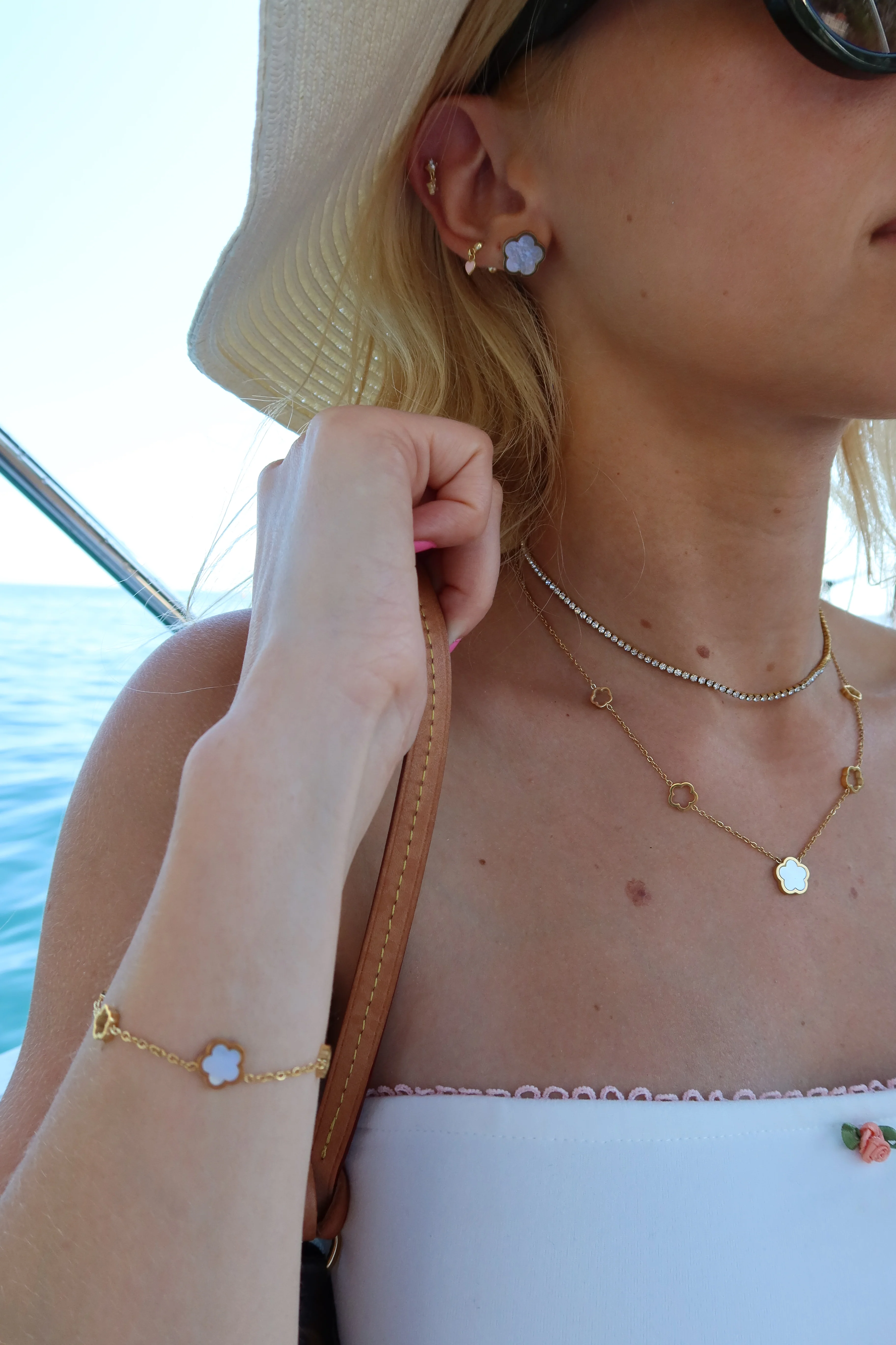 Gold Necklace and Bracelet Clover Set - Image 4