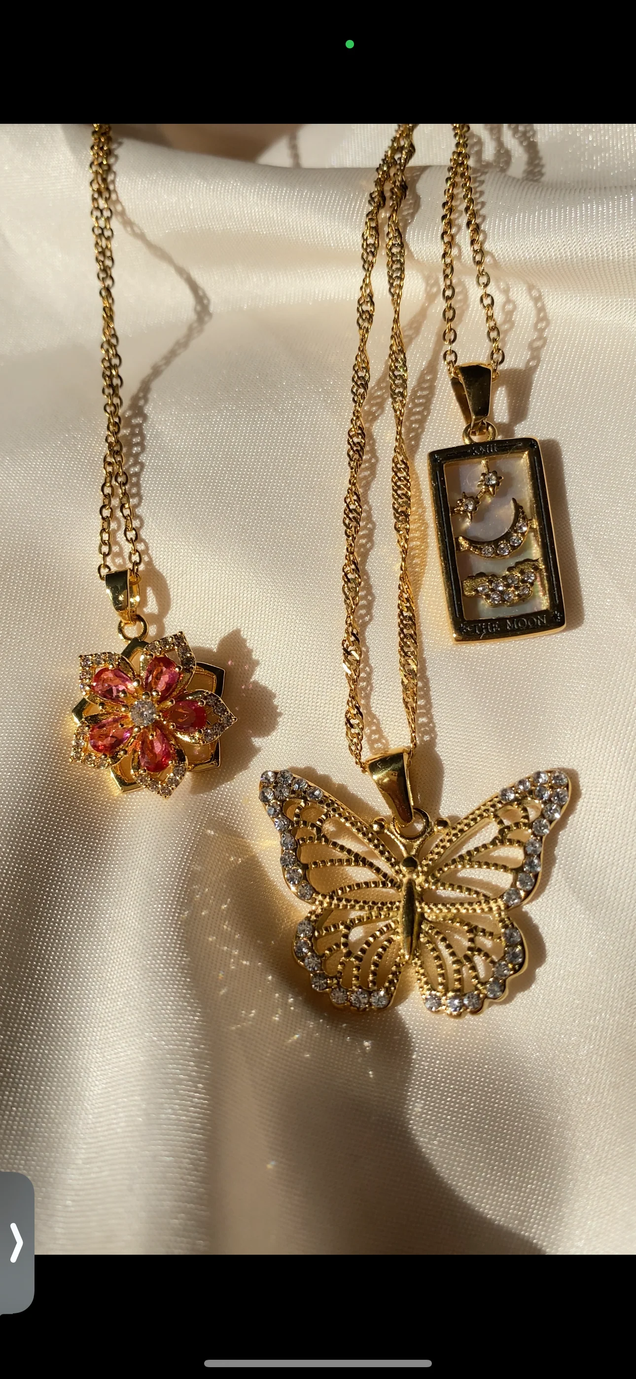 Gold Red Spinny Flower Necklace - Image 2